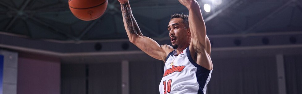 CBA疯狂一夜！深圳宁波再爆大冷，贺希宁一战封神，广东反超上海