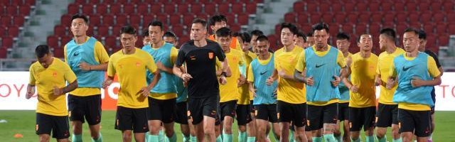 世俱杯2025-分析复盘热身出现的问题 国足全面转入技战术演练